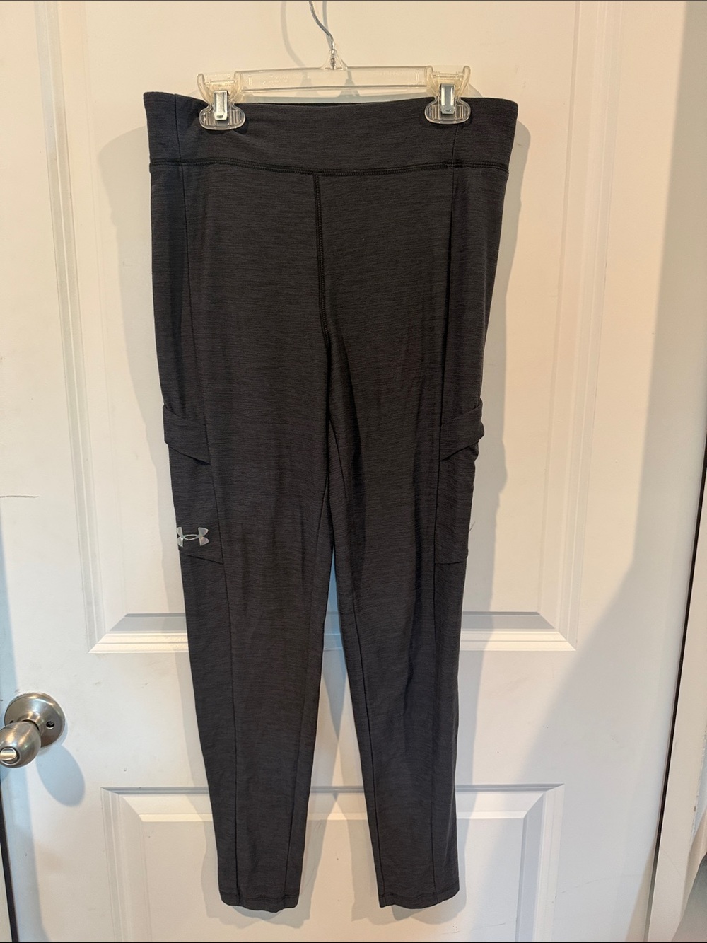 Under Armour Women’s Charcoal Grey Performance Leggings with Side Pockets